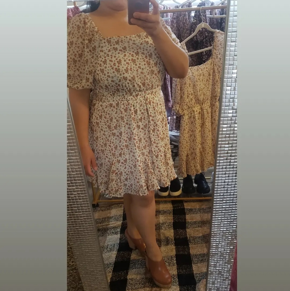 💐Floral print Orange and cream dress